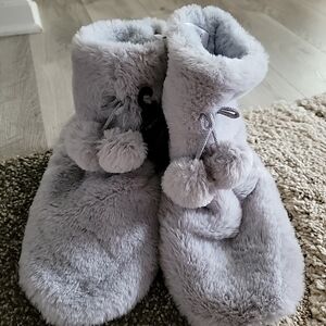 MIXIT Bootie Slippers Faux Fur Women's Gauntlet Grey  with Pom Poms Size M 7/8